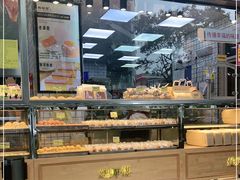面包甜点陈列柜-鲍师傅糕点(江苏路店)
