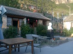 -百里峡七彩艺术小镇