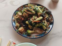 -亚伟瓦罐面美食城(淇县总店)