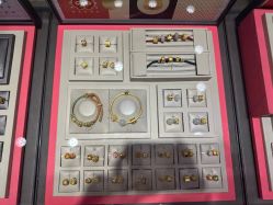 -周生生Chow Sang Sang(新世界店)