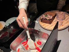 番茄牛尾锅底-左庭右院鲜牛肉火锅黑金店(陆家嘴中心店)