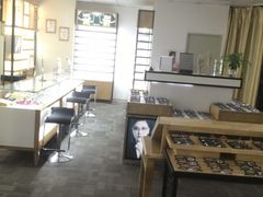 -LOGO眼镜·蔡司品牌折扣店(龙华清湖店)
