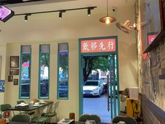 -何妹湿辣牛肉·粤式烧烤砂煲(桂雅路店)