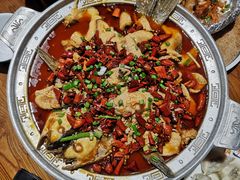 沸腾水煮鱼-东来菜馆•手抓海鲜家常菜•海鲜锅贴(鸽子窝店)