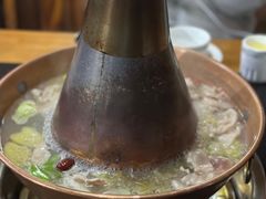 -果松木炭酸菜铜火锅·外婆参鸡汤