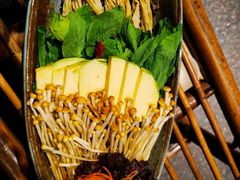 -老牌坊云南鱼豆花火锅(哈西万达店)