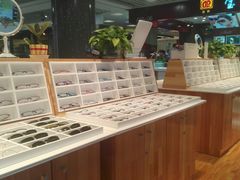 -MiRi眼镜连锁·蔡司·尼康控优点合作店(莘庄店)