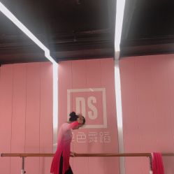 -单色舞蹈