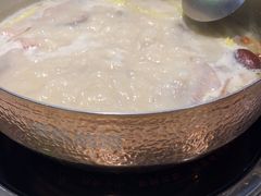 -洪氏嗨捞·广东猪肚鸡·椰子鸡火锅(西咸万象城店)