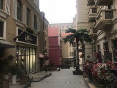 -鲁邦国际风情街(麦世达韩国精品百货店)