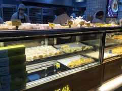 面包甜点陈列柜-鲍师傅糕点(江苏路店)