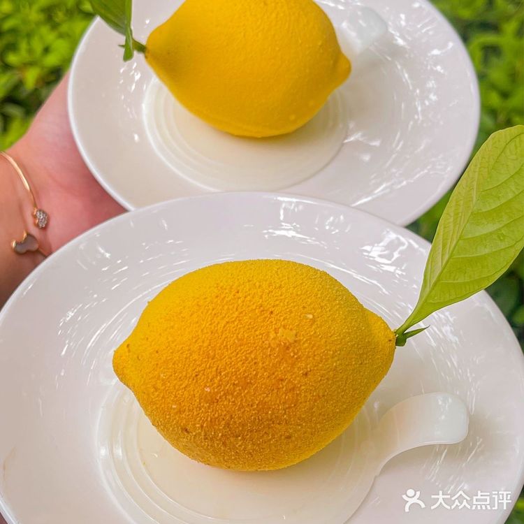 比大蛋糕让我心动100倍!- 店名:MIMOSA