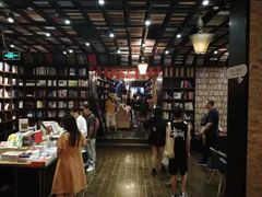 -钟书阁(松江泰晤士小镇店)