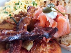 -ROAST coffee & eatery