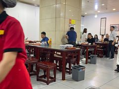 大堂-牛一嘴·兰州牛肉面·大盘鸡(财富中心店)