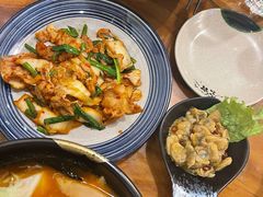 辣白菜炒五花肉-百步拉面