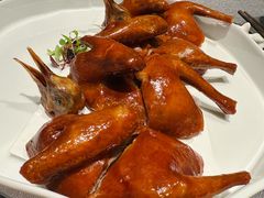 红烧妙龄乳鸽-滨江花月宴