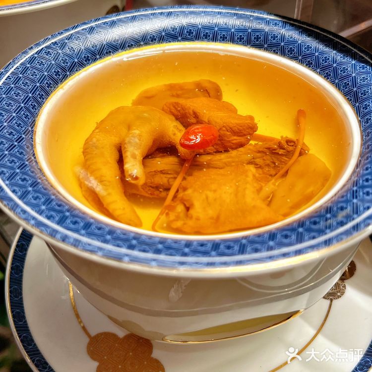 鸽子张家宴绝了！方庄宴请天花板，脆皮乳鸽封神