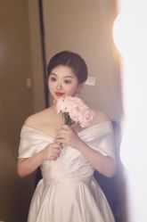 -莫小姐婚纱