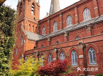 「徐家汇源景区」里的天主教堂是徐家汇的标志性景点建筑