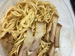-松树干拌面店