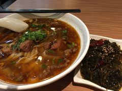 -顺溜·手工刀削面·黑金店(铜锣湾店)