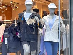 -lululemon(上海浦东IFC店)