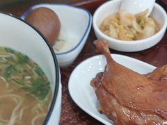 -百年老字号·观振兴蟹黄面·三虾面·苏式面(观前街富仁坊巷店)