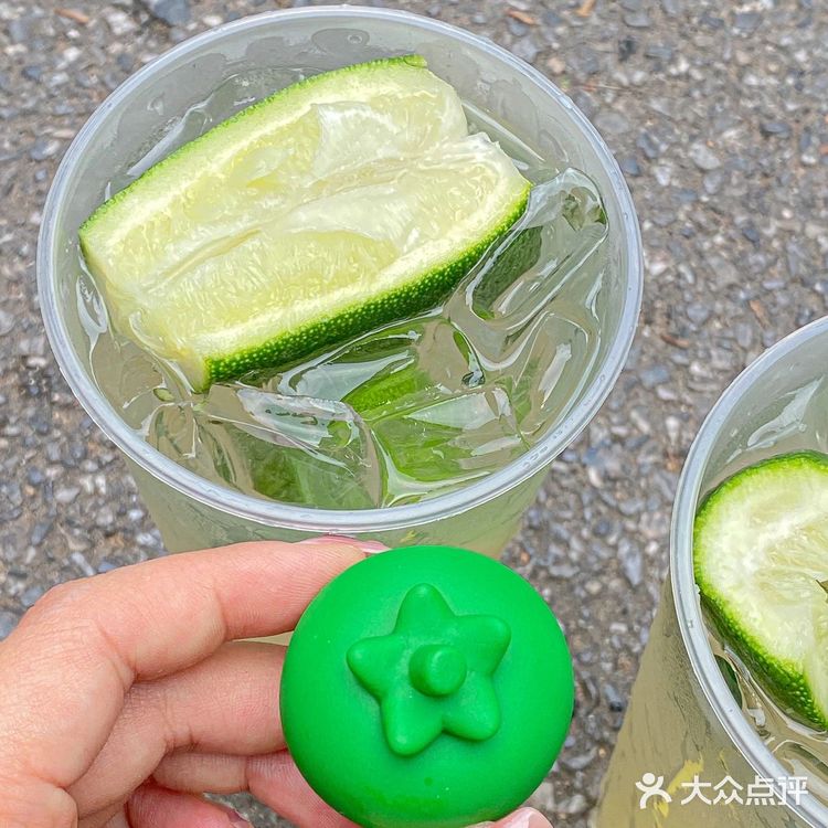 都给我去喝！一口就上头，这颗香水柠檬我先干为敬