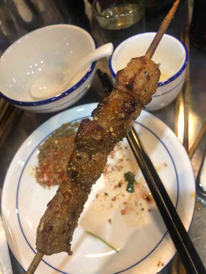 老金烤羊腿在密云路辅路道边上还算好找小伙伴请客做东来他家吃饭人