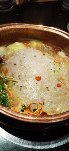 聚龙堂肉饼鸡-"这家店无论环境还是口味都是上乘的,就是服.