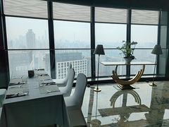 -亚洲国际大酒店·云顶阁旋转自助餐厅