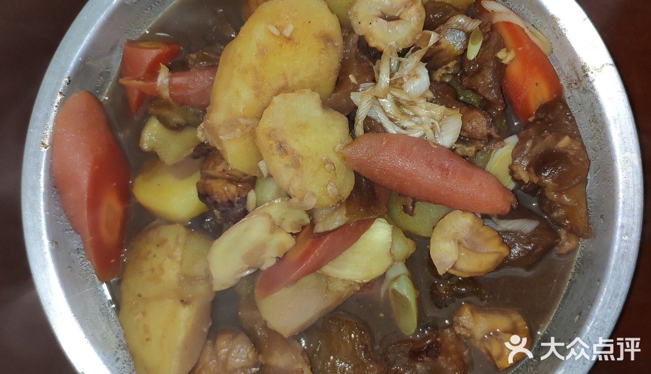 美食烹饪の惹味胡萝卜土豆炖牛腩