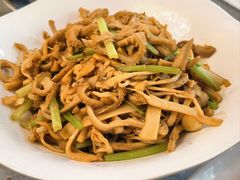 -汗腾格里·风味餐厅(新疆驻京办店)