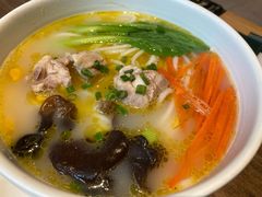 云南过桥米线-云海肴云南菜(浦江欢乐颂店)