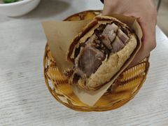 -洪峰浩老北京烧饼夹肉(角门路店)