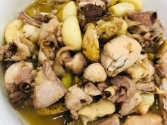姜蒜焖土鸡-红色湘菜馆(春风店)