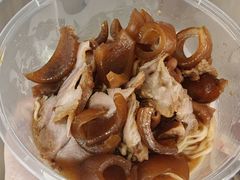 -松树干拌面店