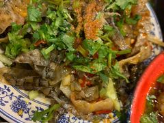 -爆炸头阿姨小四川正宗川味小吃(无任何分店)