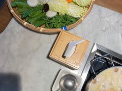 -尚尚仙·酸汤猪手·猪肚鸡火锅(华联万柳购物中心店)