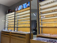 -优医视平价眼镜蔡司依视路折扣工厂店(德胜门店)