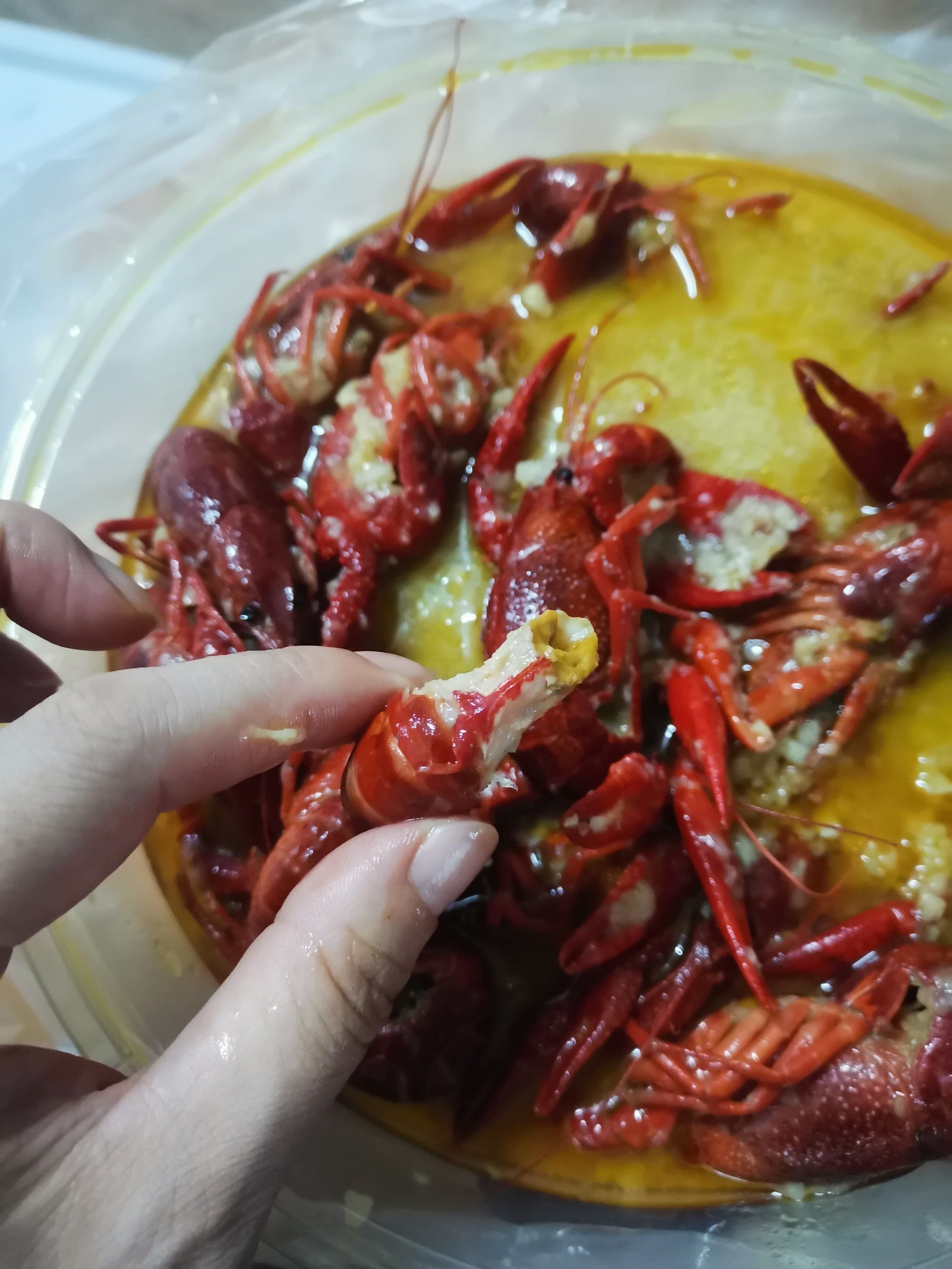 虾肉鲜甜,打包回家一边嗦龙虾一边追剧,太舒服了