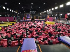 -嘿哟动霸CHUA·新潮玩运动娱乐中心·蹦床滑冰团建乐园