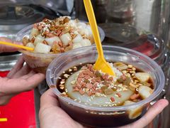 门口的冰汤圆-渝味黄姐火锅(黄泥村店)