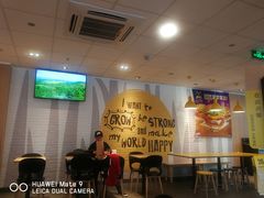 等位区-麦当劳(燕顺路店)