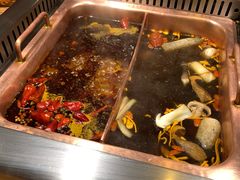 -老牌坊云南鱼豆花火锅(爱建店)