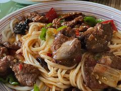 -歹歹的加个面过油肉拌面