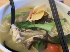 -蒙自源米线大王(花园城商场店)