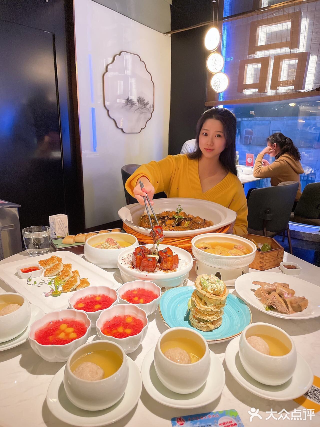 南京路步行街上的美味淮扬菜馆