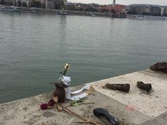 -多瑙河畔鞋履雕塑